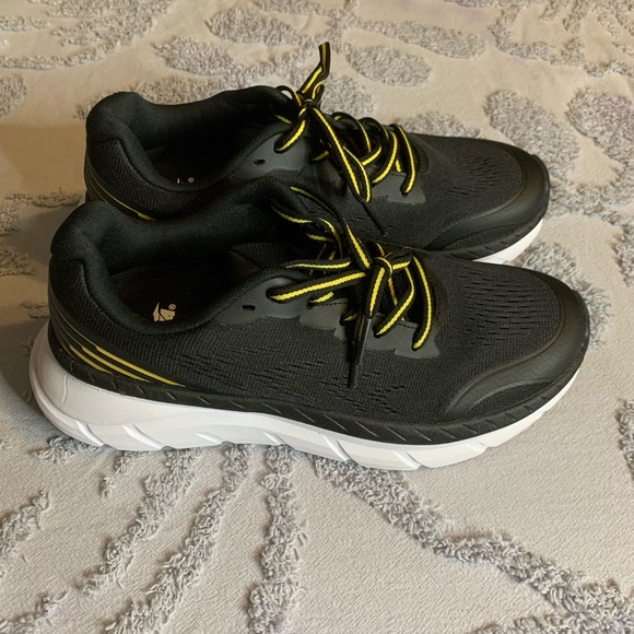 AVIA - Picture 6 of 9